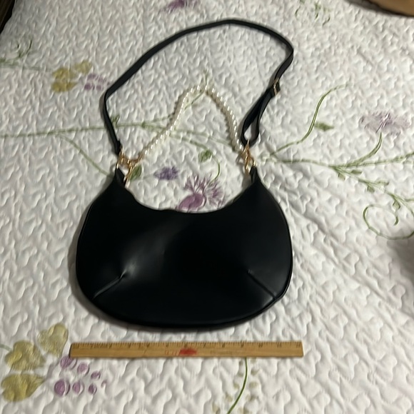 Source Unknown Handbags - Black Leather saddle bag pearl strap leather strap removable dimensions in photo